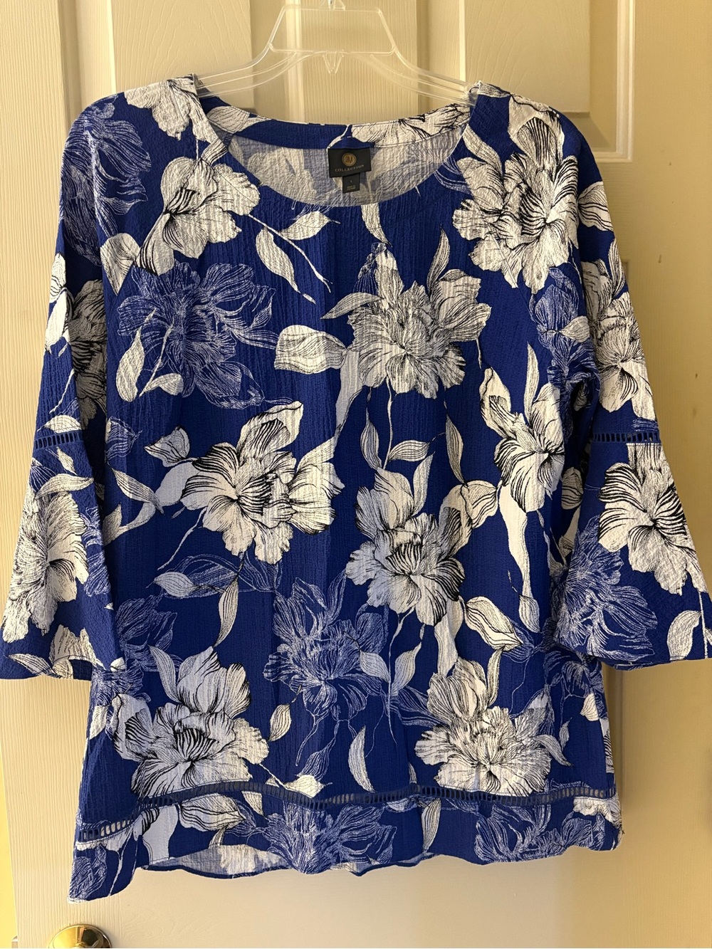 JM Collection Size Large Blue & White Floral Women's Blouse with Bell Sleeves - Picture 1 of 5